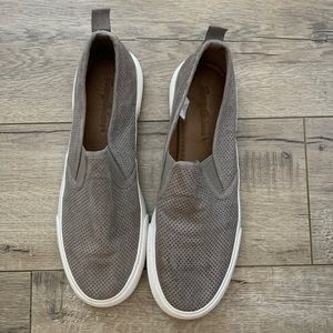 Tommy Bahamas gray flats 6/$16